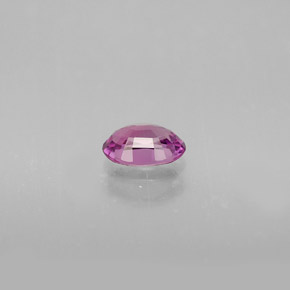0.58カラットの天然ピンクサファイア（6×4.2 mm・オーバルカット）