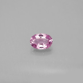 0.56カラットの天然パープルピンクサファイア（5.9×4.2 mm・オーバルカット）
