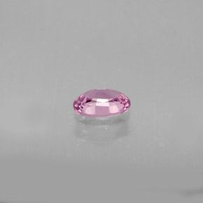 0.56カラットの天然パープルピンクサファイア（5.9×4.2 mm・オーバルカット）