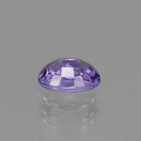 0.69カラットの天然パープルサファイア（6×4.2 mm・オーバルカット）