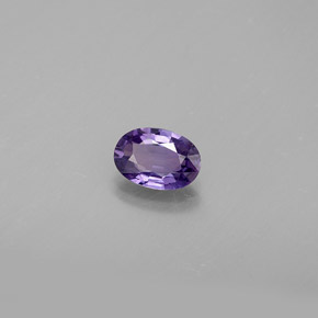 0.54カラットの天然ブルーバイオレットサファイア（5.9×4.1 mm・オーバルカット）