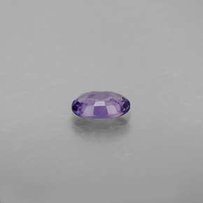 0.54カラットの天然ブルーバイオレットサファイア（5.9×4.1 mm・オーバルカット）