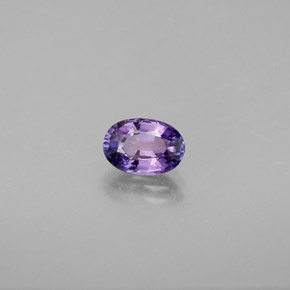 0.64カラットの天然ブルーバイオレットサファイア（5.9×4.1 mm・オーバルカット）