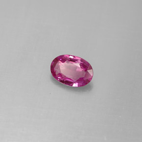 0.53カラットの天然ピンクがかった紫サファイア（6×4.1 mm・オーバルカット）