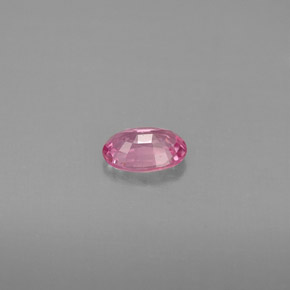 0.53カラットの天然ピンクサファイア（5.9×4.1 mm・オーバルカット）