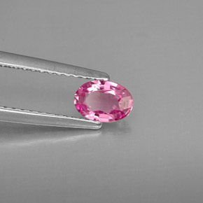 0.52カラットの天然ピンクサファイア（6×4.2 mm・オーバルカット）