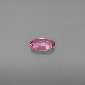 0.52カラットの天然ピンクサファイア（6×4.2 mm・オーバルカット）