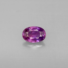 0.60カラットの天然ピンクがかった紫サファイア（5.9×4.1 mm・オーバルカット）