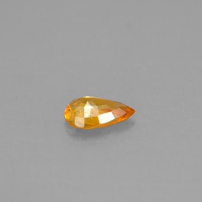 0.43カラットの天然イエローオレンジサファイア（6.1×4 mm・洋梨の形）