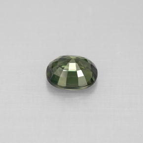 0.94カラットの天然グリーンサファイア（6.1×5.2 mm・オーバルカット）