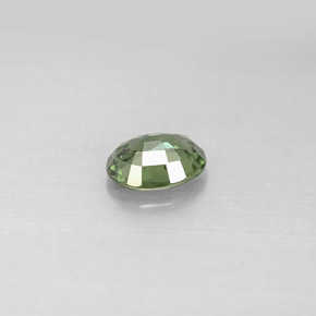0.76カラットの天然青みがかった緑サファイア（6.2×4.8 mm・オーバルカット）