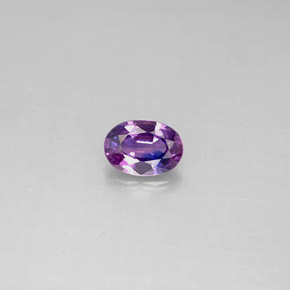 0.52カラットの天然ブルーバイオレットサファイア（5.9×4.2 mm・オーバルカット）