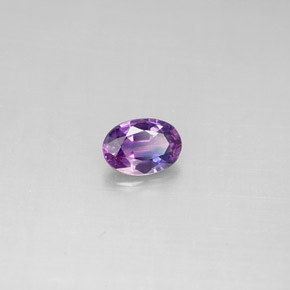 0.52カラットの天然ブルーバイオレットサファイア（5.9×4.2 mm・オーバルカット）