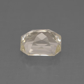 1.60カラットの天然ライトイエローサファイア（6.8×5.6 mm・エメラルドカット）