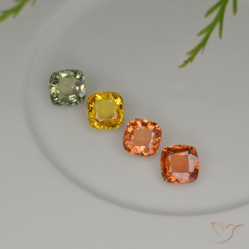 2.28カラットの天然マルチカラーサファイア（4.5×4.4 mm・クッションカット）