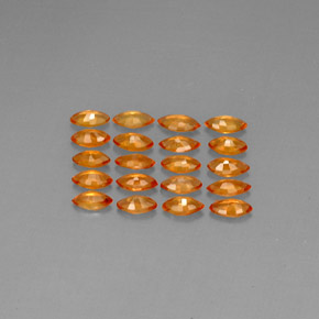 2.46カラットの天然Apricot Orange サファイア（4.2×2.4 mm・マーキス）
