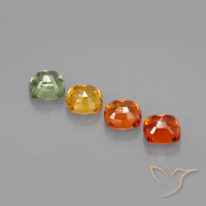 2.30カラットの天然マルチカラーサファイア（4.5×4.5 mm・クッションカット）