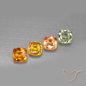 2.55カラットの天然マルチカラーサファイア（4.6×4.6 mm・クッションカット）