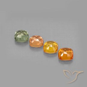 2.55カラットの天然マルチカラーサファイア（4.6×4.6 mm・クッションカット）