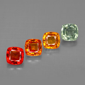 カラットの天然マルチカラーサファイア（4.3×4.3 mm・クッションカット）