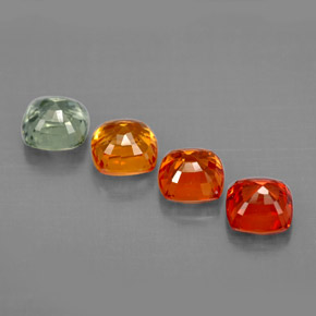 カラットの天然マルチカラーサファイア（4.3×4.3 mm・クッションカット）