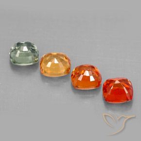 2.34カラットの天然マルチカラーサファイア（4.4×4.4 mm・クッションカット）