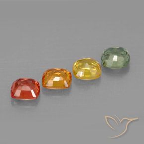 1.66カラットの天然マルチカラーサファイア（4.2×4.2 mm・クッションカット）