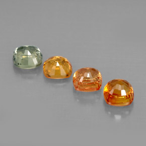 1.94カラットの天然マルチカラーサファイア（4.2×4.2 mm・クッションカット）