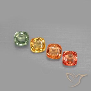2.21カラットの天然マルチカラーサファイア（4.5×4.5 mm・クッションカット）