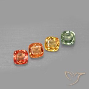2.21カラットの天然マルチカラーサファイア（4.5×4.5 mm・クッションカット）