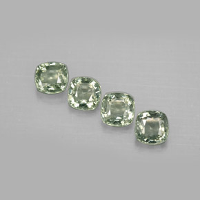 カラットの天然グリーンサファイア（4.5×4.5 mm・クッションカット）