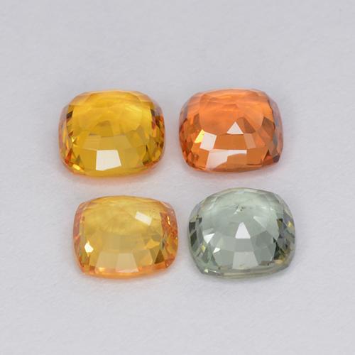 2.22カラットの天然マルチカラーサファイア（4.7×4.7 mm・クッションカット）