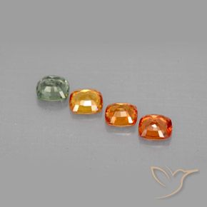 1.49カラットの天然マルチカラーサファイア（4×4 mm・クッションカット）