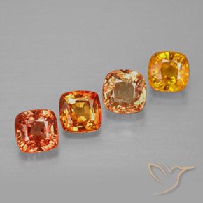 2.41カラットの天然マルチカラーサファイア（4.2×4.2 mm・クッションカット）