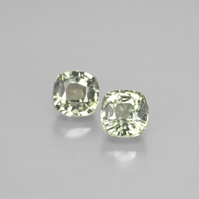 カラットの天然グリーンサファイア（4.1×4.1 mm・クッションカット）