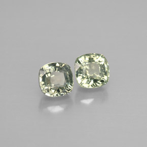 カラットの天然グリーンサファイア（4.1×4.1 mm・クッションカット）