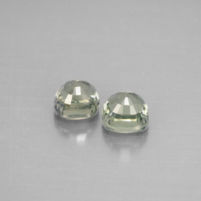 カラットの天然グリーンサファイア（4.1×4.1 mm・クッションカット）