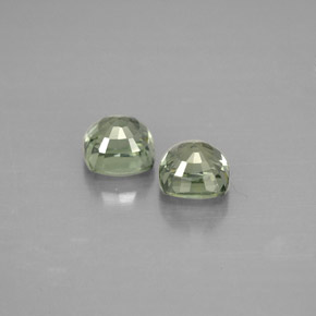 カラットの天然グリーンサファイア（4.2×4.2 mm・クッションカット）