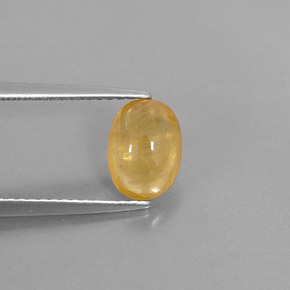 1.74カラットの天然ゴールデンイエローサファイア（8.1×6 mm・透明）