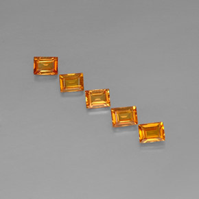 カラットの天然イエローオレンジサファイア（4.2×3.2 mm・バゲット）