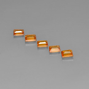 カラットの天然イエローオレンジサファイア（4.2×3.2 mm・バゲット）