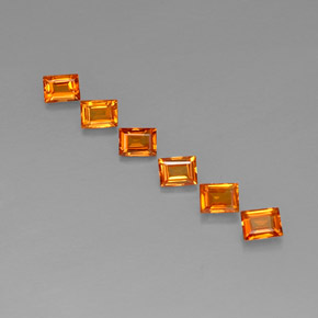 カラットの天然イエローオレンジサファイア（4×3 mm・バゲット）