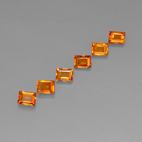 カラットの天然イエローオレンジサファイア（4×3 mm・バゲット）