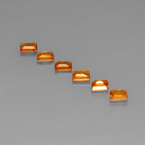 カラットの天然イエローオレンジサファイア（4×3 mm・バゲット）