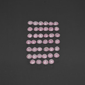 カラットの天然ピンクサファイア（1.54 mm・ラウンドカット）