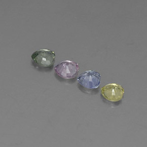 1.30カラットの天然マルチカラーサファイア（4.2×4 mm・ハート型）