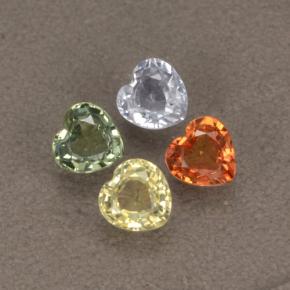 1.32カラットの天然マルチカラーサファイア（4.1×4.1 mm・ハート型）