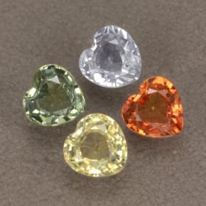 1.32カラットの天然マルチカラーサファイア（4.1×4.1 mm・ハート型）