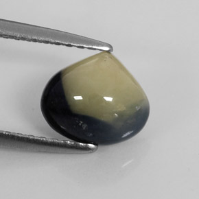 1.75カラットの天然バイカラーサファイア（8×6.9 mm・洋梨の形）