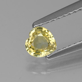 0.38カラットの天然イエローサファイア（4.5×4.4 mm・ハート型）